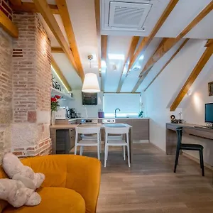 Apartment Atticus, Split